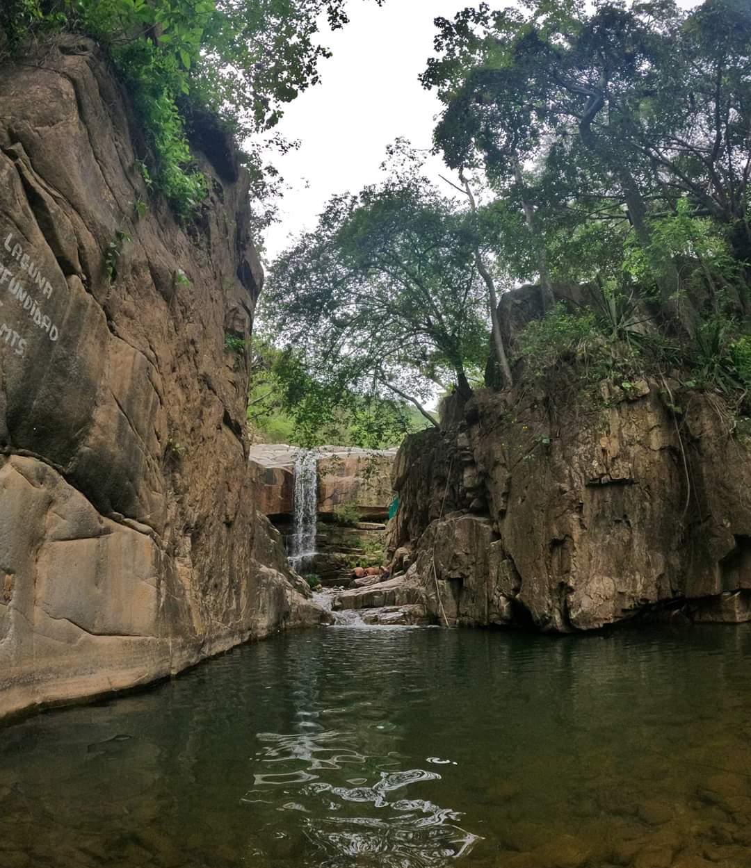 Felslagune an den Cataratas de Caracucho